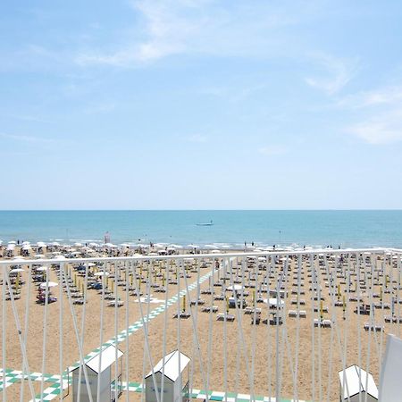 Hotel Montecarlo 3 Stelle Superior Caorle Exterior photo