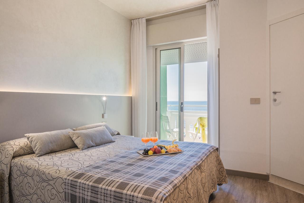 Hotel Montecarlo 3 Stelle Superior Caorle Exterior photo